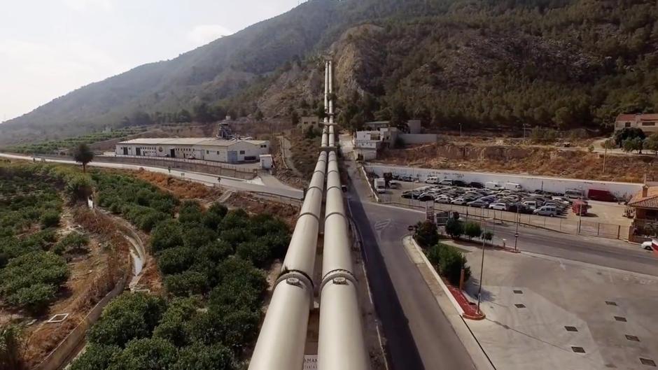 El agua que enfrenta a regiones vecinas desde hace años