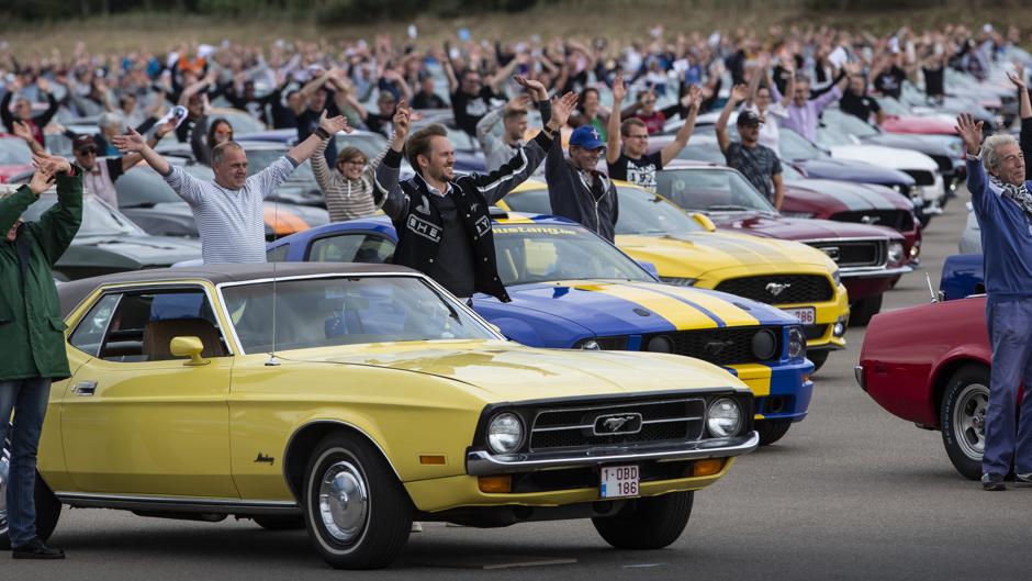 Baten el record mundial del desfile más grande de Ford Mustang