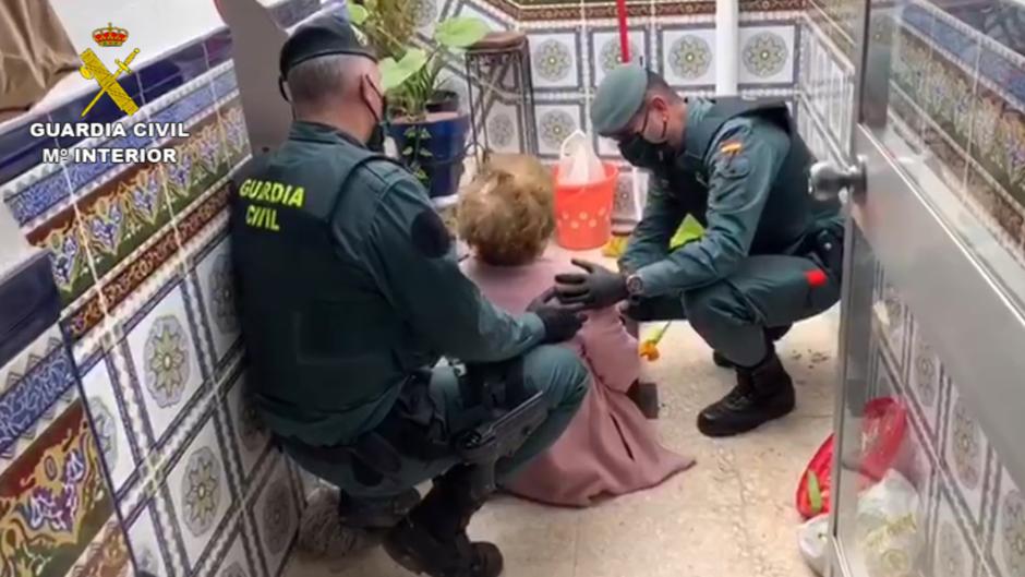 La Guardia Civil, al rescate de una mujer mayor que había sufrido una caída en su casa de La Rambla