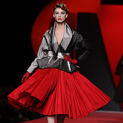 La obsesión de la moda con el cuerpo: entre Alaïa y Dior, dos formas opuestas de entender el lujo