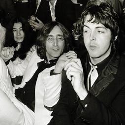 El d&iacute;a que Paul McCartney conoci&oacute; a John Lennon en una parroquia y la m&uacute;sica cambi&oacute; para siempre: &laquo;Fue algo incre&iacute;ble&raquo;