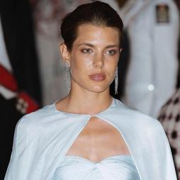 Cuando Carlota Casiraghi no vestía de Chanel: de su primer vestido de Dior a la mini falda de Saint Laurent de su boda