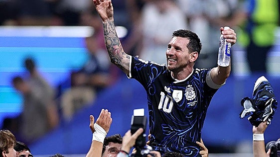 Messi agranda su leyenda