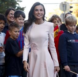 «Que canten los niños», el himno con el que un coro escolar ha sorprendido a Letizia en Helsinki